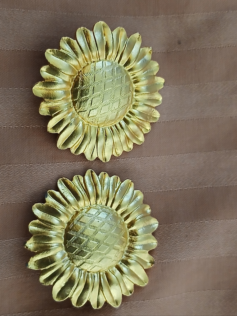 VINTAGE Clipon Earrings Gold Metal Daisy